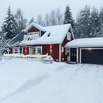 Red House Arctic Circle Daire