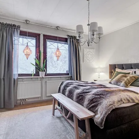 Red House Arctic Circle *