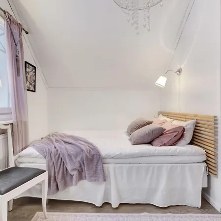 Red House Arctic Circle *