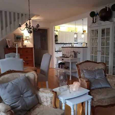 Huoneisto Red House Arctic Circle