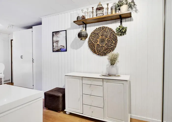 Red House Arctic Circle *