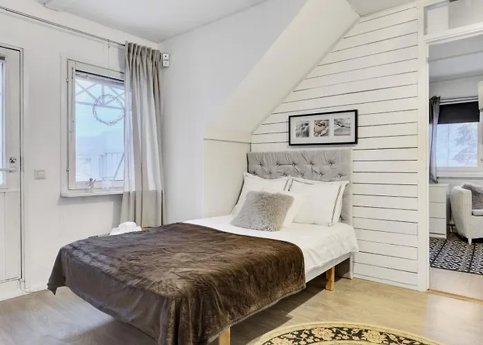 Red House Arctic Circle *